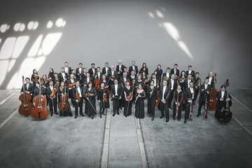 Foto des Göttinger Symphonieorchesters mit Dirigent